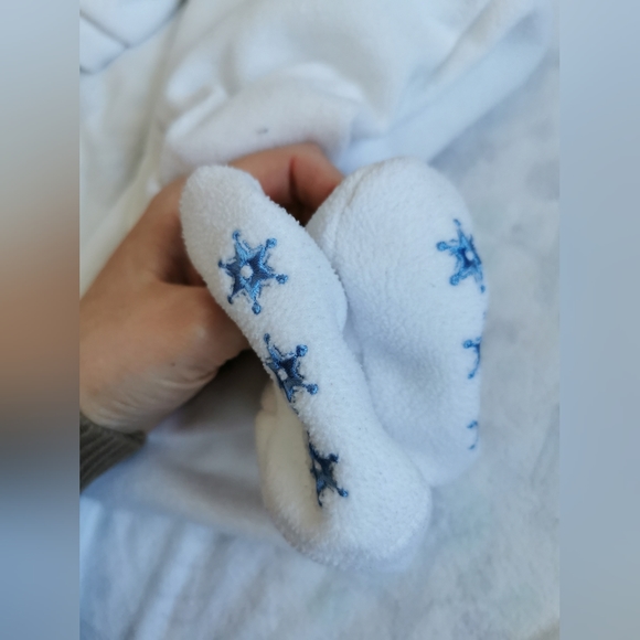 George Snowman 12 month sleeper/suit and hat set - Picture 7 of 10